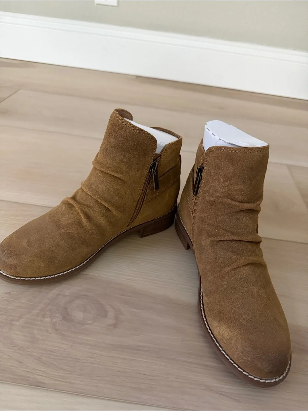 NWOB Earth Etnaira Women's Tan Suede Ankle Boot with Buckle Sizes 5 & 6.5
